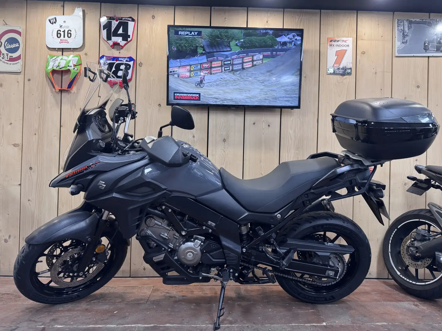 Suzuki V-Strom 650 Gris - 2