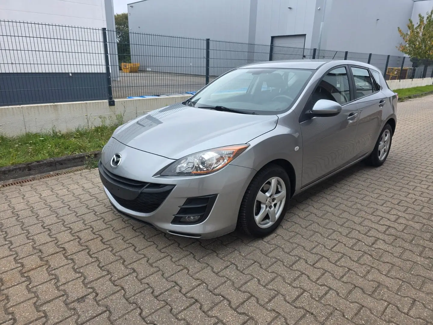 Mazda 3 1.6 MZR Active Euro 4 Grau - 1