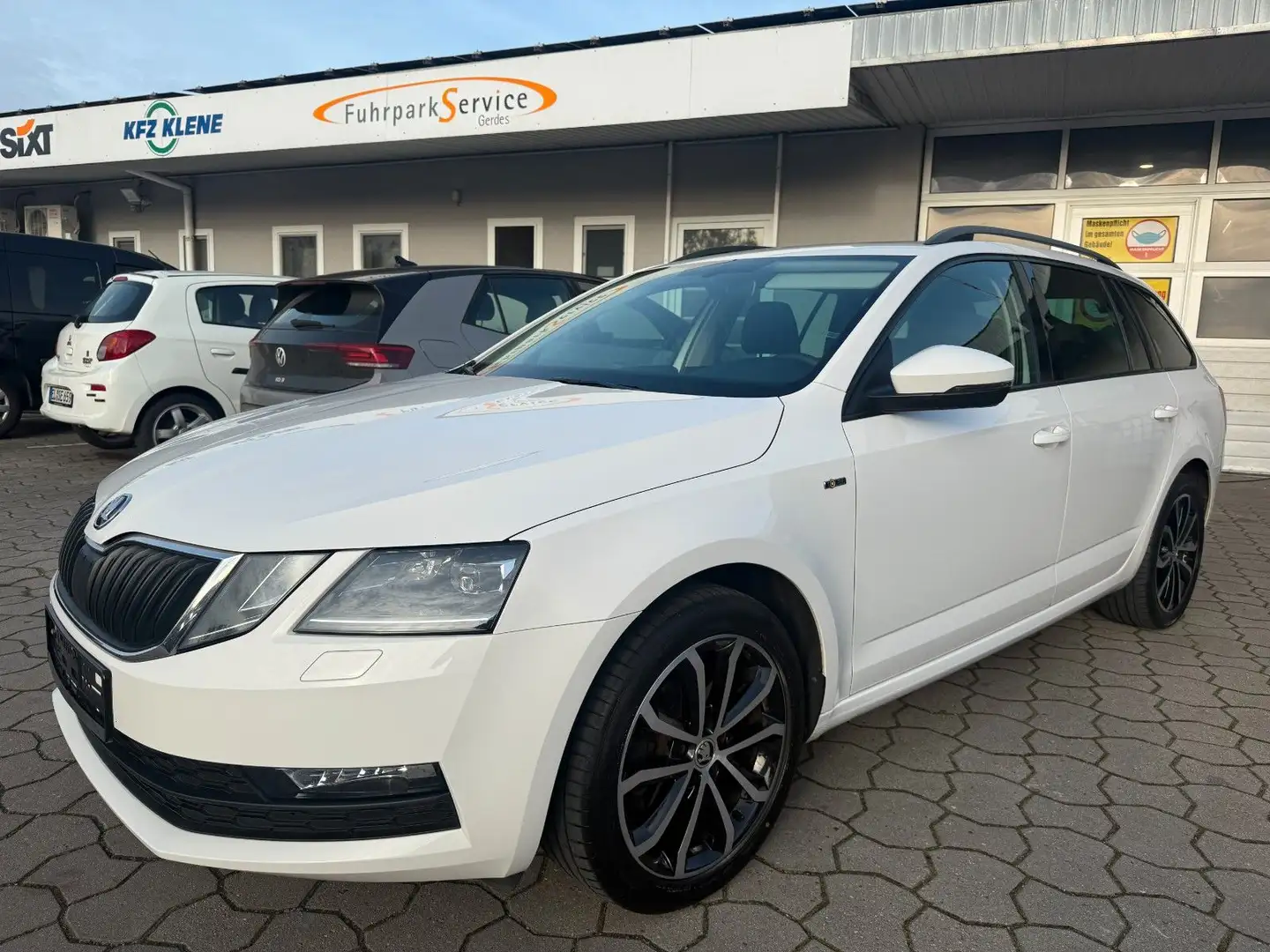 Skoda Octavia Combi 1.6 TDI Soleil Pano ACC DAB+ Carpl Weiß - 1