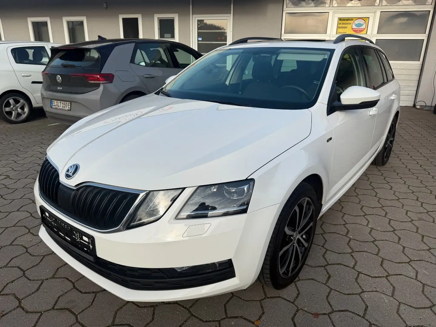 Skoda Octavia Combi 1.6 TDI Soleil Pano ACC DAB+ Carpl Weiß - 2