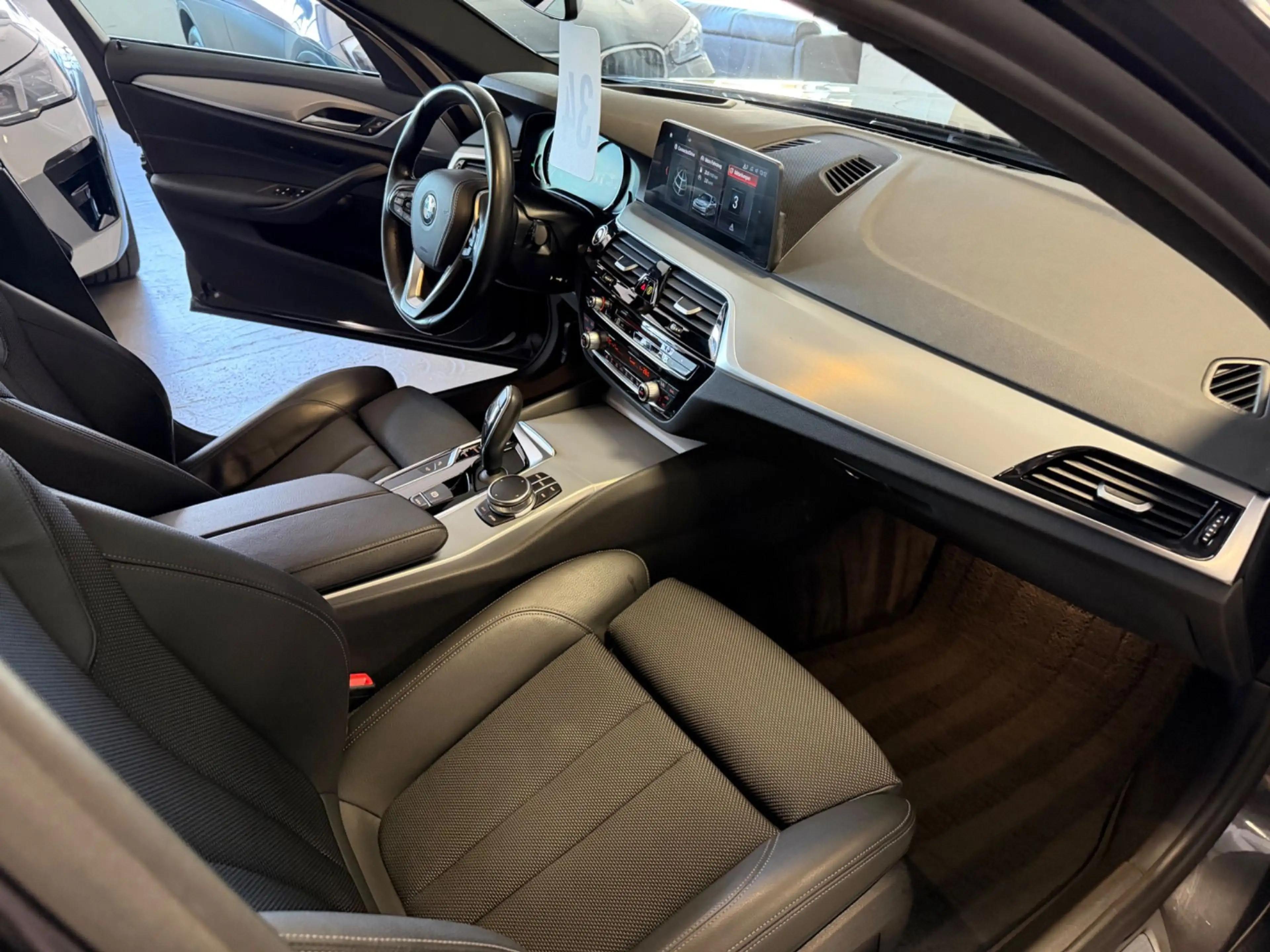 BMW 525 Sport Line 360°CAM/AHK/ACC/PANO/HUD/SPUR — photo 11