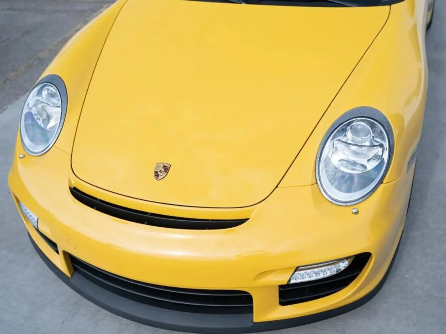 Porsche 911 GT2 Coupe Geel - 2