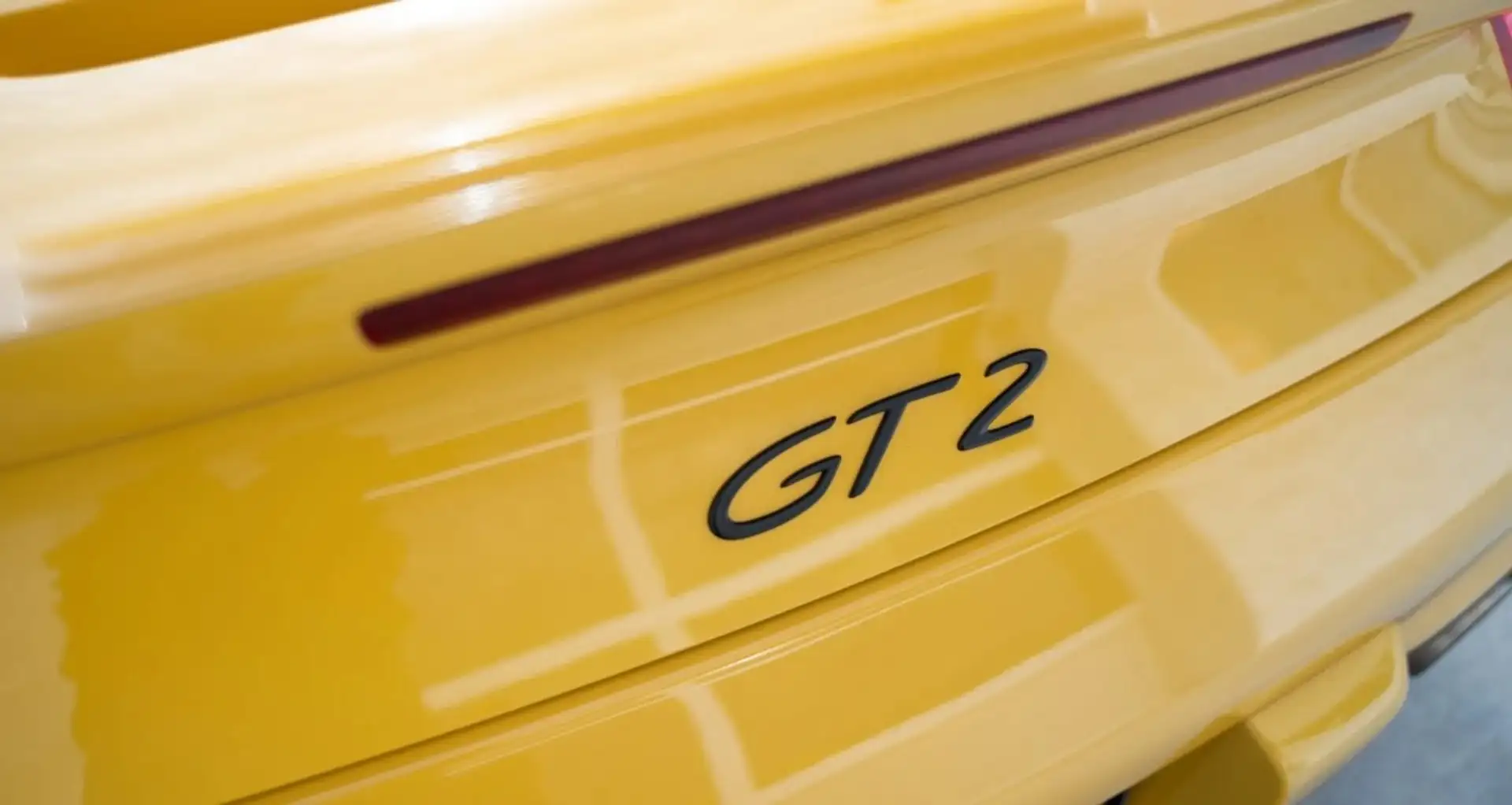 Porsche 911 GT2 Coupe Geel - 1