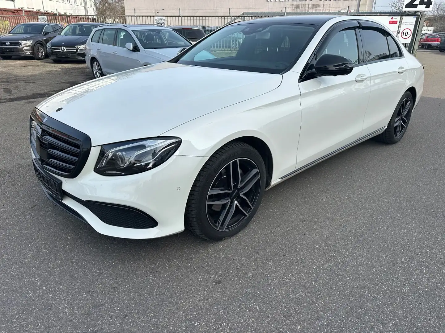 Mercedes-Benz E 220 d Limousine *K..360*Head-Up*Multibeam LED Weiß - 1