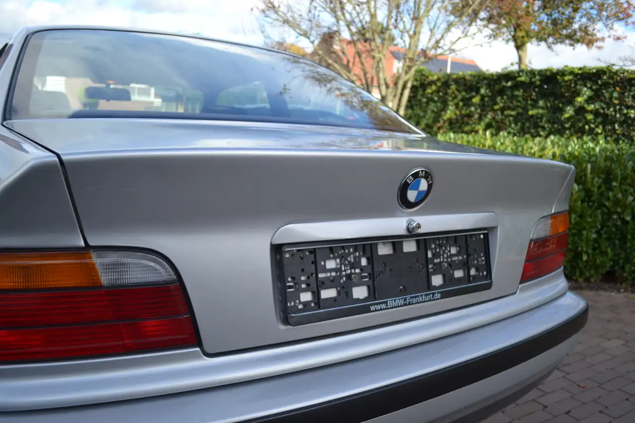 BMW 320i, foto 4