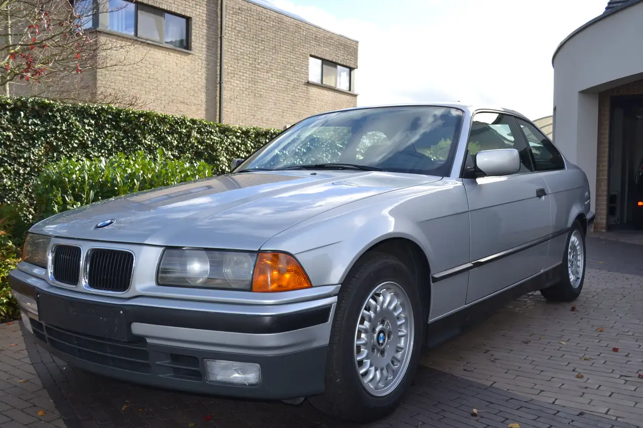 BMW 320i, foto 6