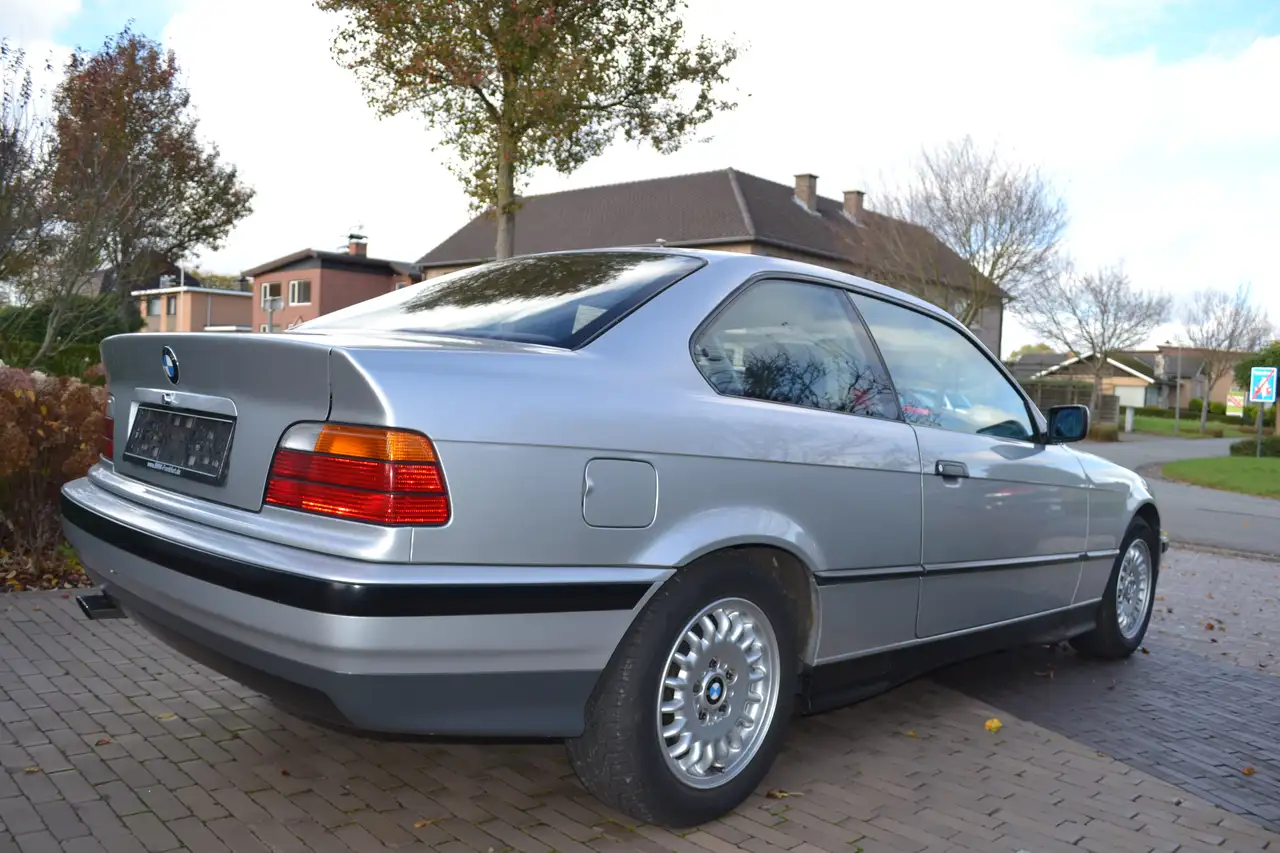 BMW 320i, foto 7