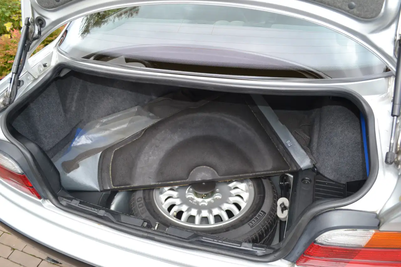 BMW 320i, foto 9