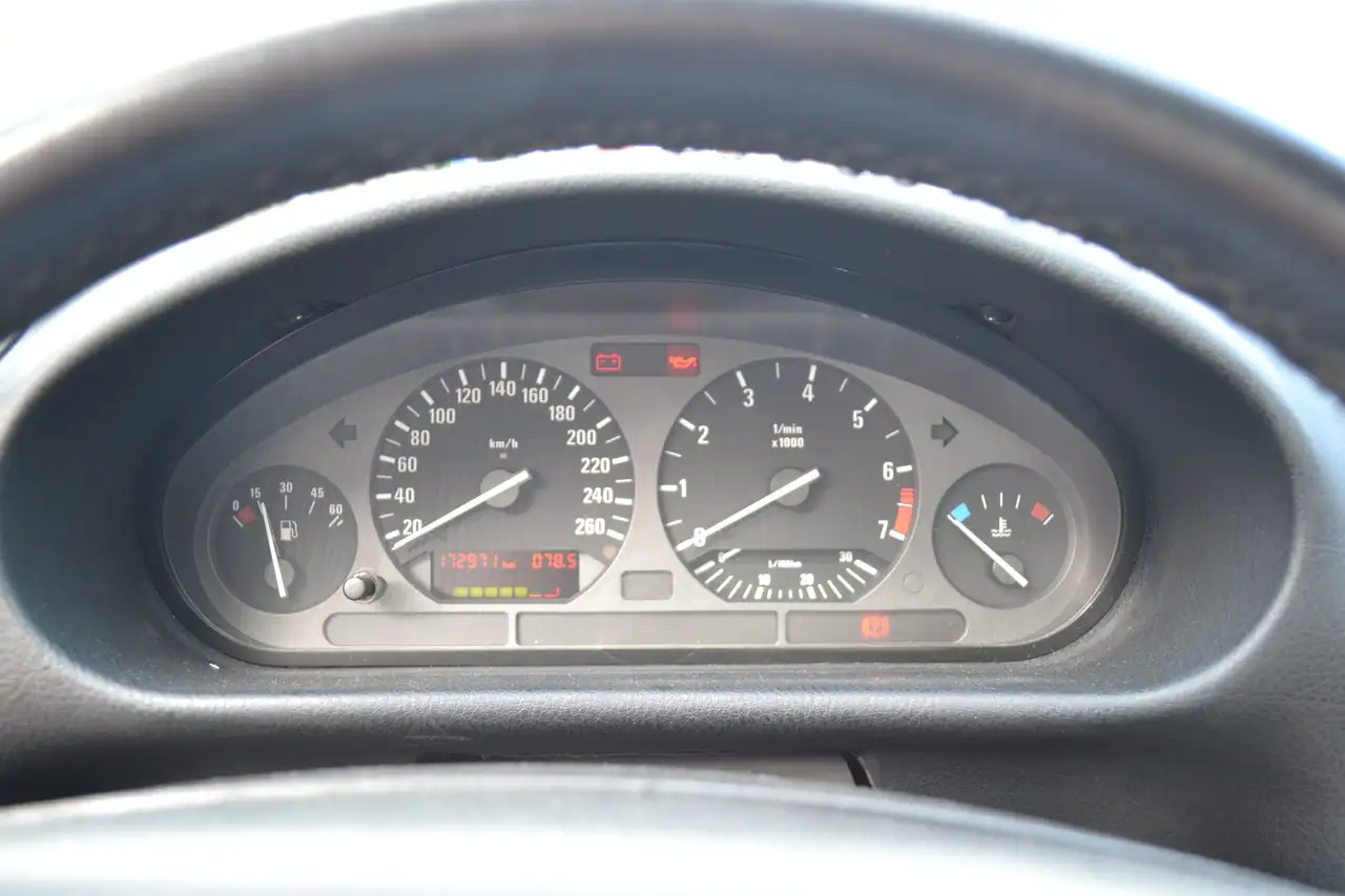 BMW 320i, foto 10