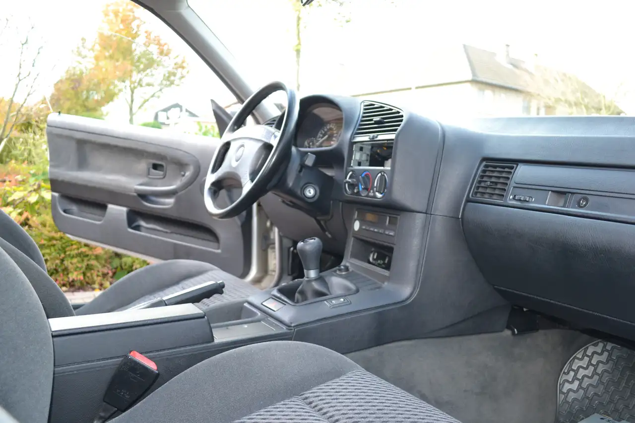 BMW 320i, foto 3