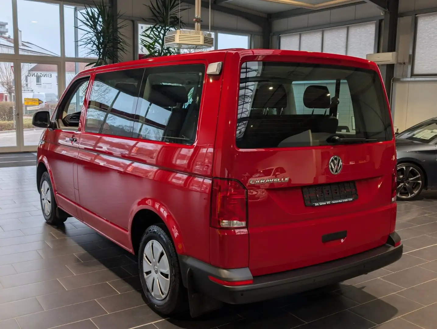 Volkswagen T6 Caravelle T6.1 Caravelle  Kurz Trendline Klimaaut. 9Sitzer Červená - 2