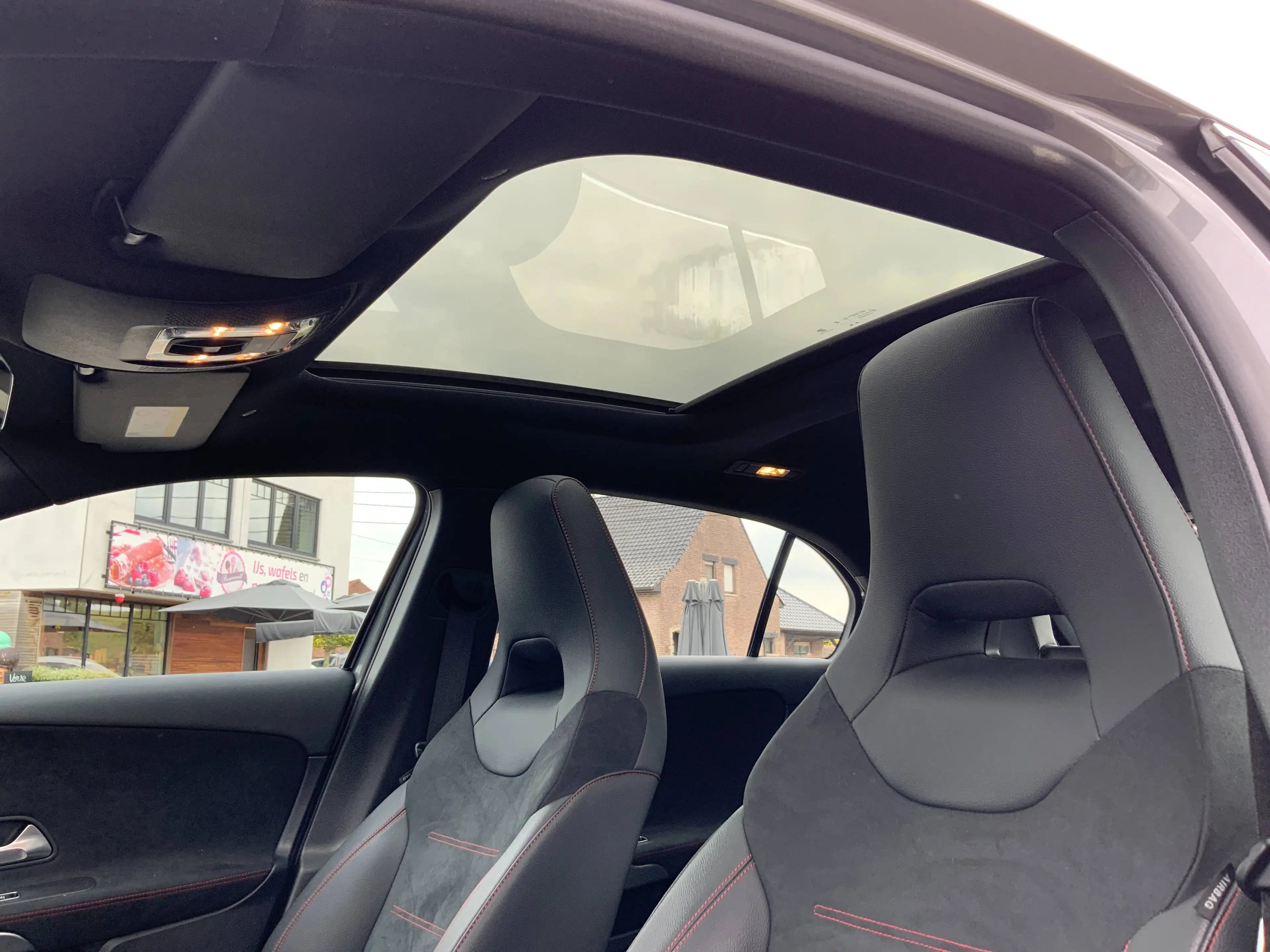 Mercedes-Benz A 180 AMG Line panorama dak led — photo 11