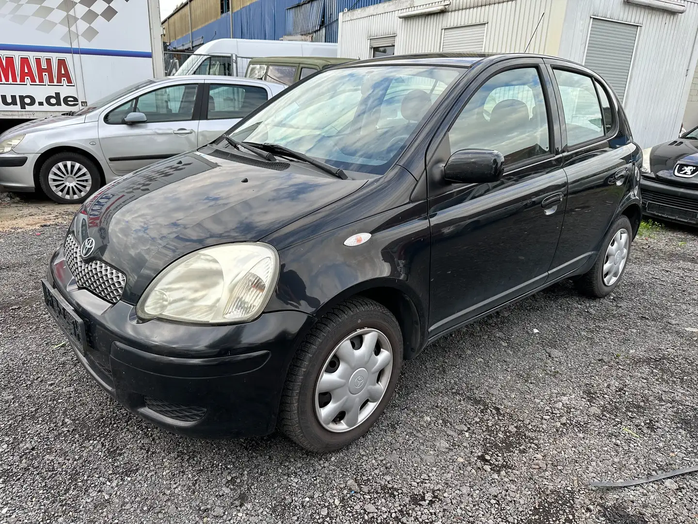 Toyota Yaris 1.0 Sol Negro - 2