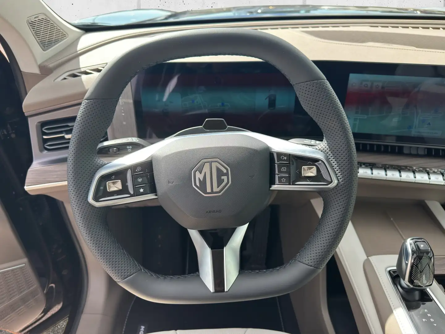 MG MGS9 Plug-in Luxury 7-Sitzer 100km - elektrisch 5t. Schwarz - 2