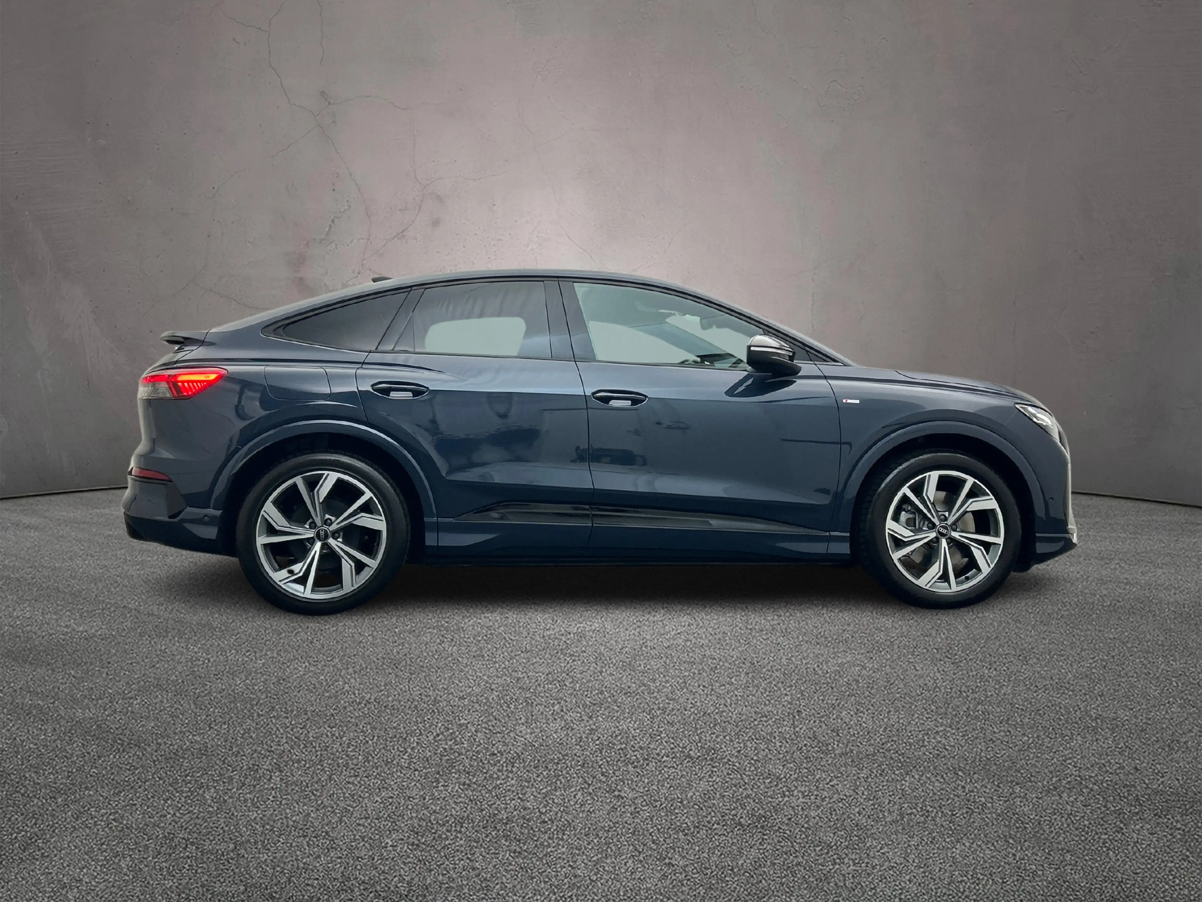 Audi Q4 e-tron Sportback e-tron performance 286pk S Edition — photo 8