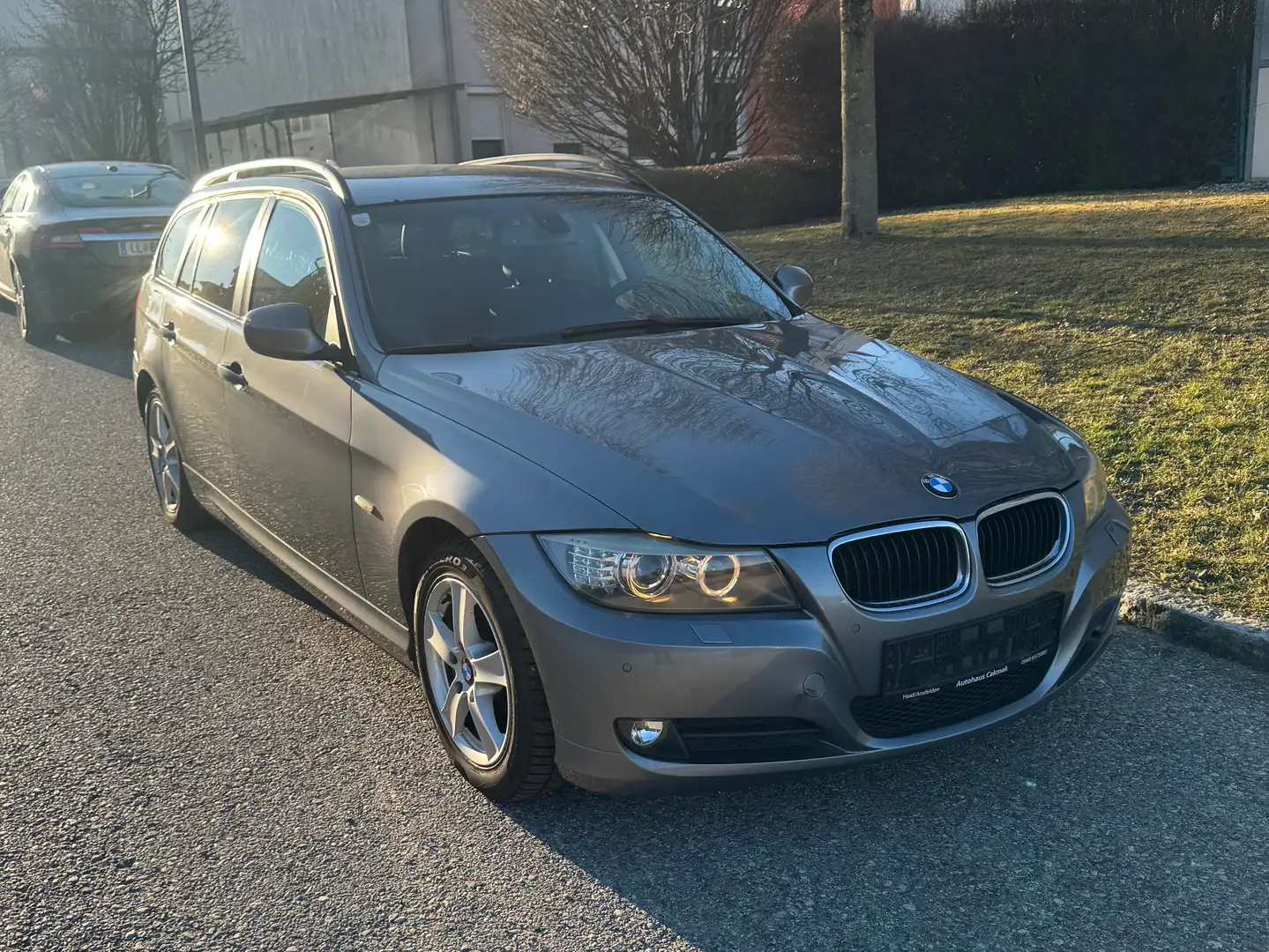 BMW 318 318d Touring Grau - 2