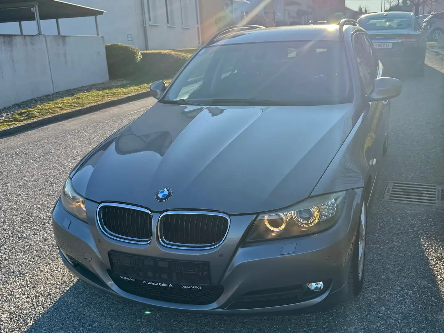 BMW 318 318d Touring Grau - 1