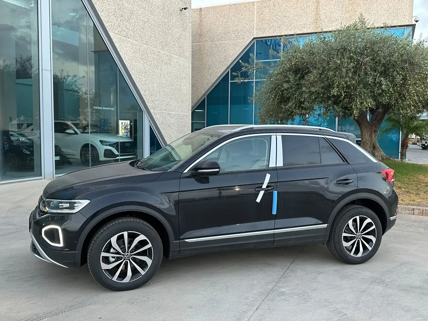 Volkswagen T-Roc 1.5 Style dsg possibilità noleggio no scoring Zwart - 2