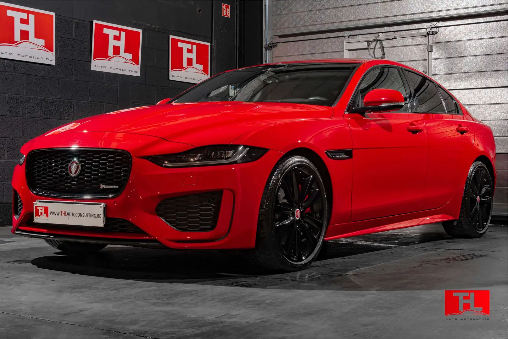 Jaguar XE D200 R-Dynamic SE Black Package/19\/ACC/360 Rouge - 1