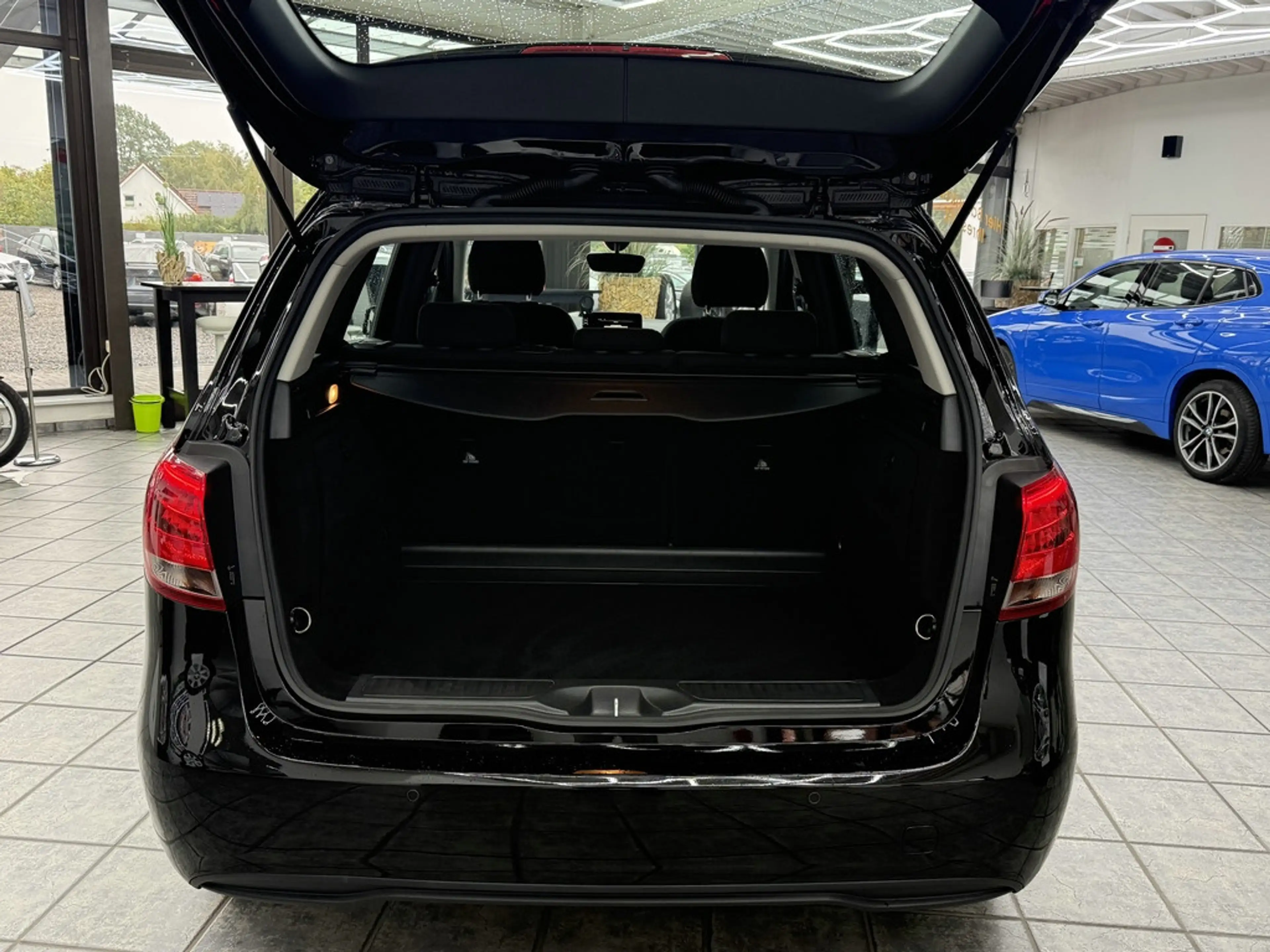 Mercedes-Benz B 220 CGI 4Matic, Navi, 7G-Tronic, AHK, Klima — photo 9