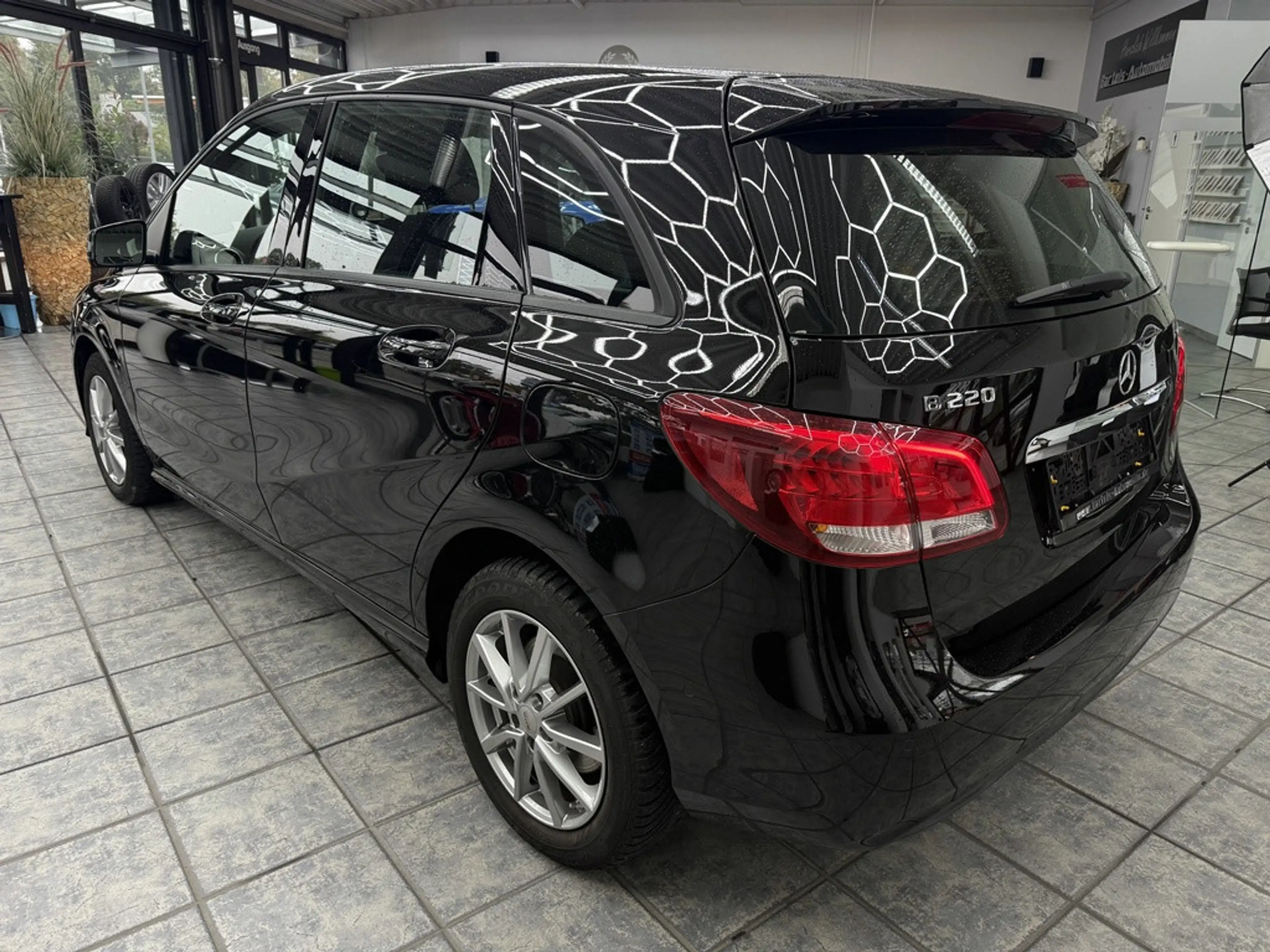 Mercedes-Benz B 220 CGI 4Matic, Navi, 7G-Tronic, AHK, Klima — photo 7