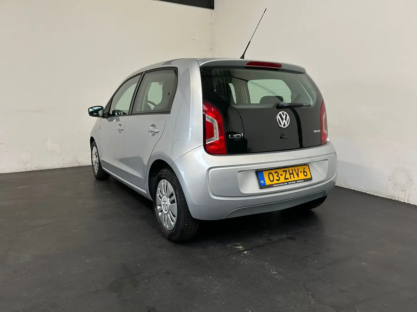 Volkswagen up! 1.0 move up! BlueMotion Grijs - 2