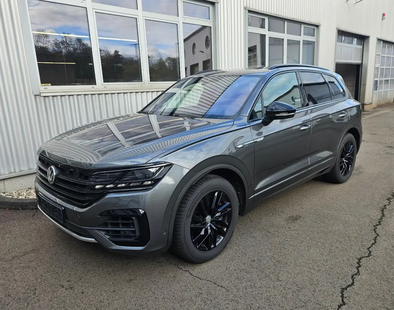Volkswagen Touareg 4.0 V8 4M TDI R-Line PANO|AHK|LUFT|21"|Headup|Stan Gris - 2