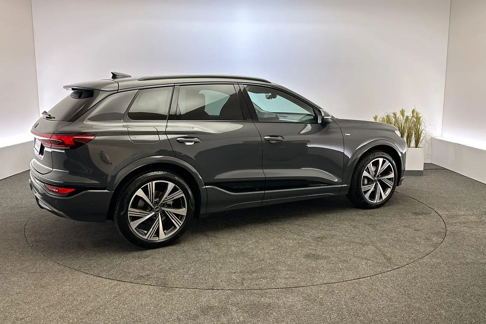 Audi Q6 e-tron Advanced edition 83Kwh | Tech Plus, 21" LM Velgen Gris - 2