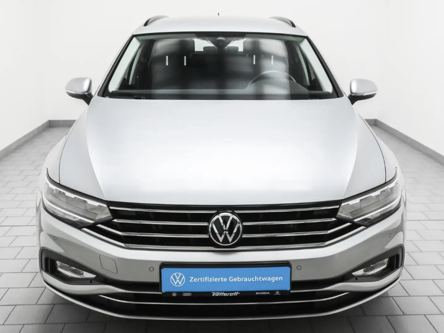 Volkswagen Passat Variant 2.0 TDI DSG Business Navi AHK ACC Silber - 2