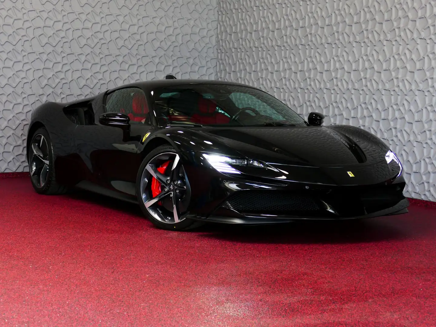 Ferrari SF90 Stradale 4.0 V8 1000 pk INCL BTW/BPM. CARBON SEATS/STUUR LI Schwarz - 2