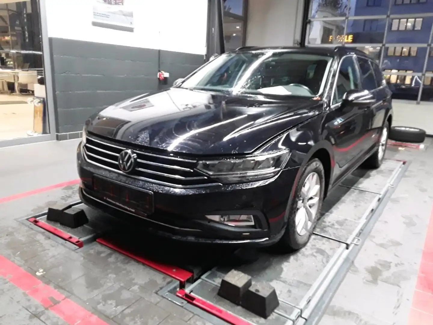 Volkswagen Passat Variant 2.0 TDI DSG BUSINESS +AHK +LED +RKAM +ACC +APP-CO Schwarz - 2