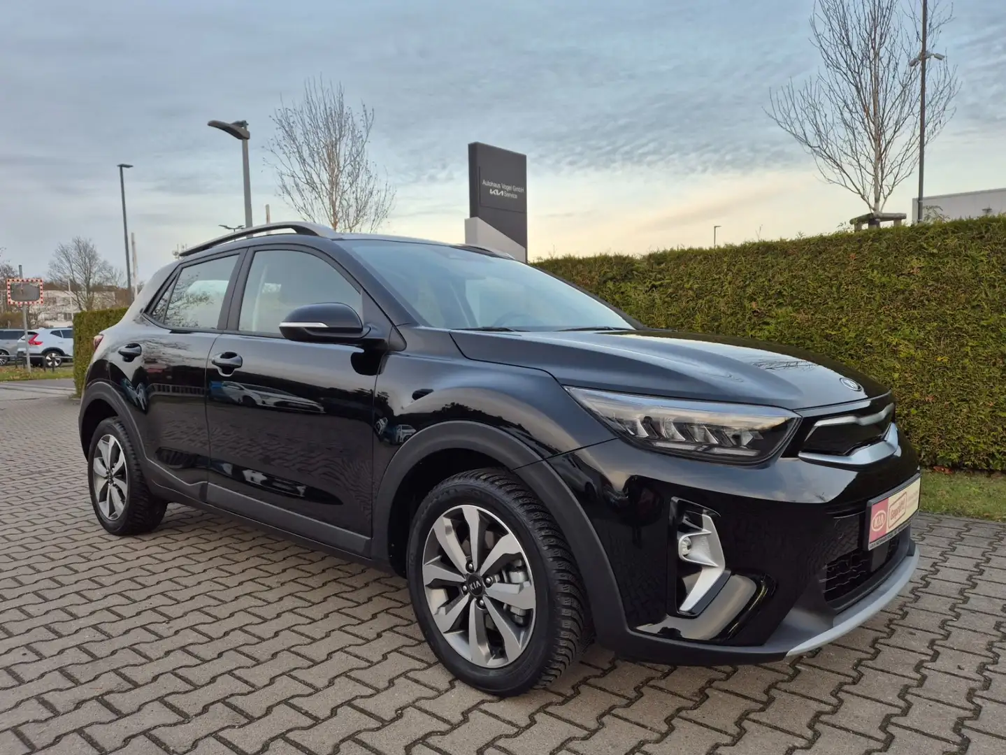 Kia Stonic 1.0 T 100 Vision LED Paket Navi Rückfahrkamera Schwarz - 2