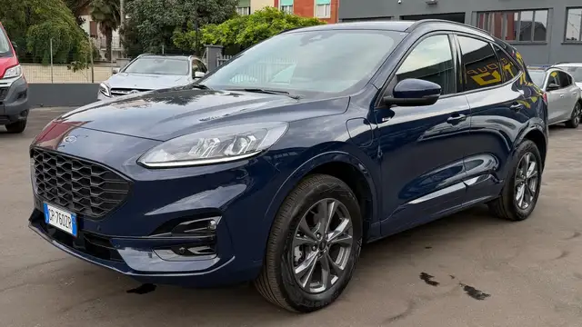 Ford Kuga view 3