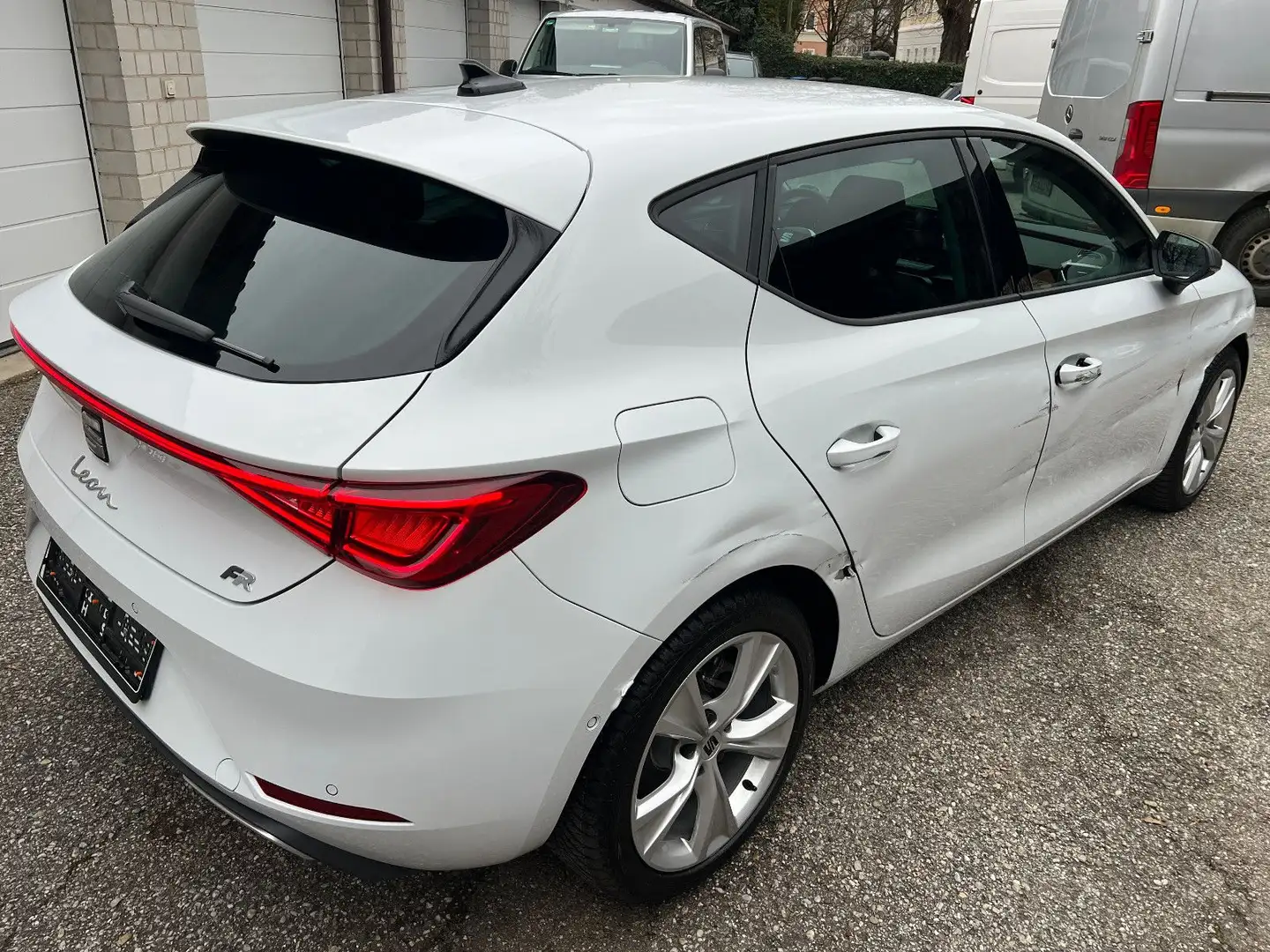 SEAT Leon 1.5 eTSI 110 kW FR Schaden re. voll fahrber Blanc - 2