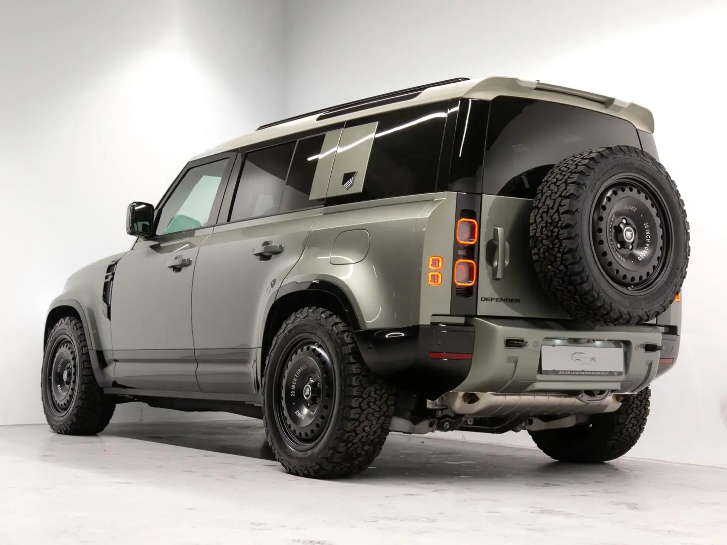 Land Rover Defender 110 2.0 P300e 110 X-Dynamic HSE Zeer Unieke Uitstr Verde - 2