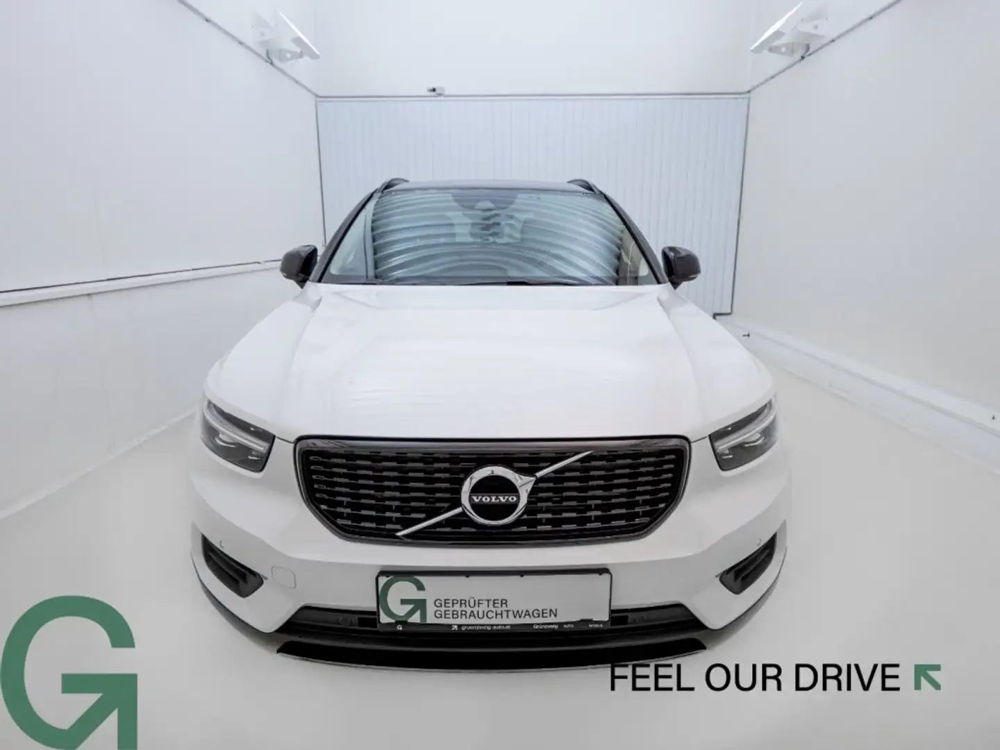 Volvo XC40 Recharge R-Design Expression, T5 Plug-in Hybrid Weiß - 2