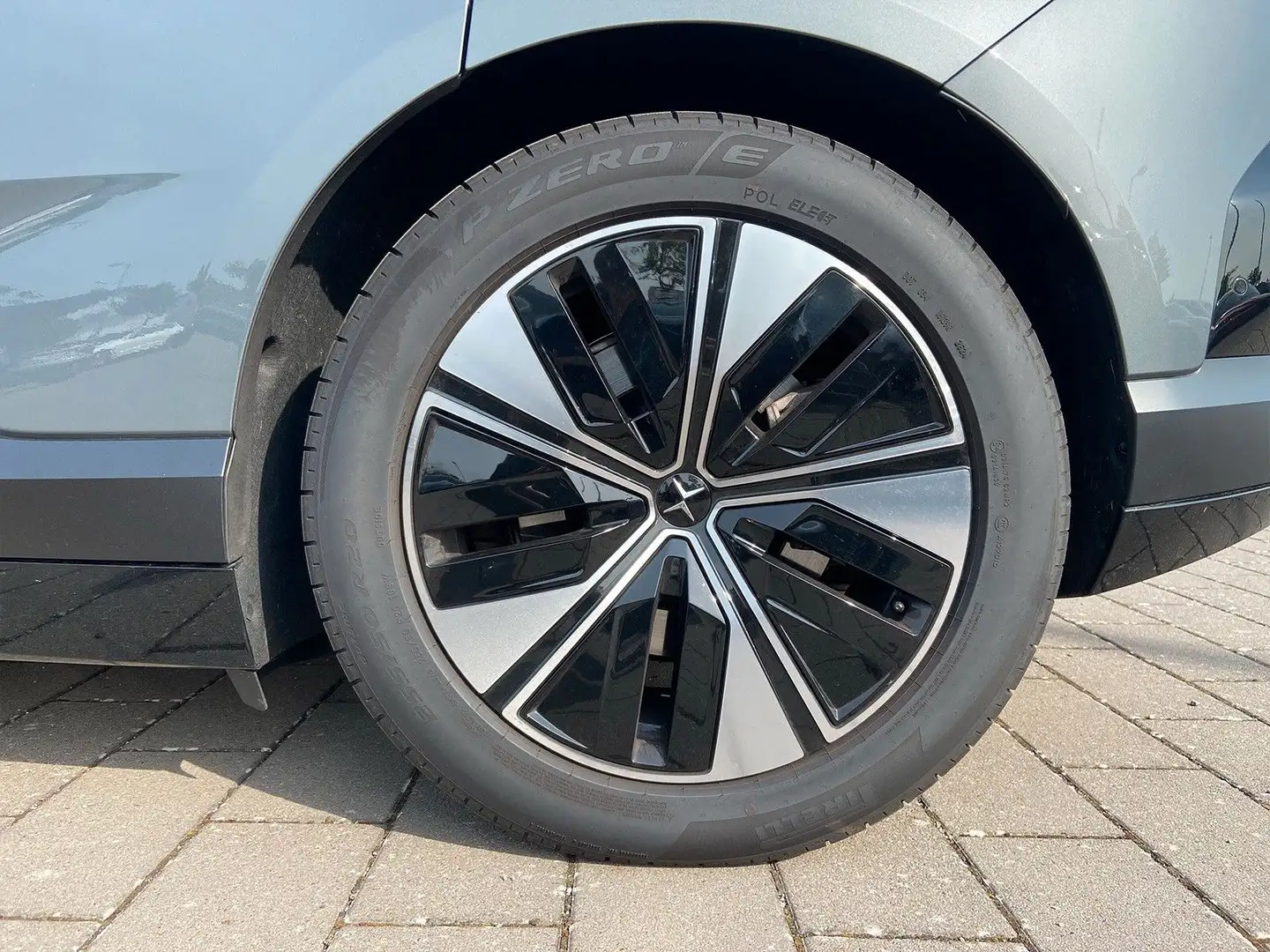Polestar 4 Polestar 4 LRDM MJ 25 Pilot Plus Grau - 2