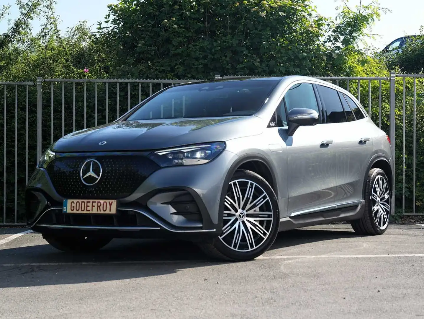 Mercedes-Benz EQE 300 SUV Airmatic/ Pano / Distronic / Hyperscreen / Dig Grijs - 2