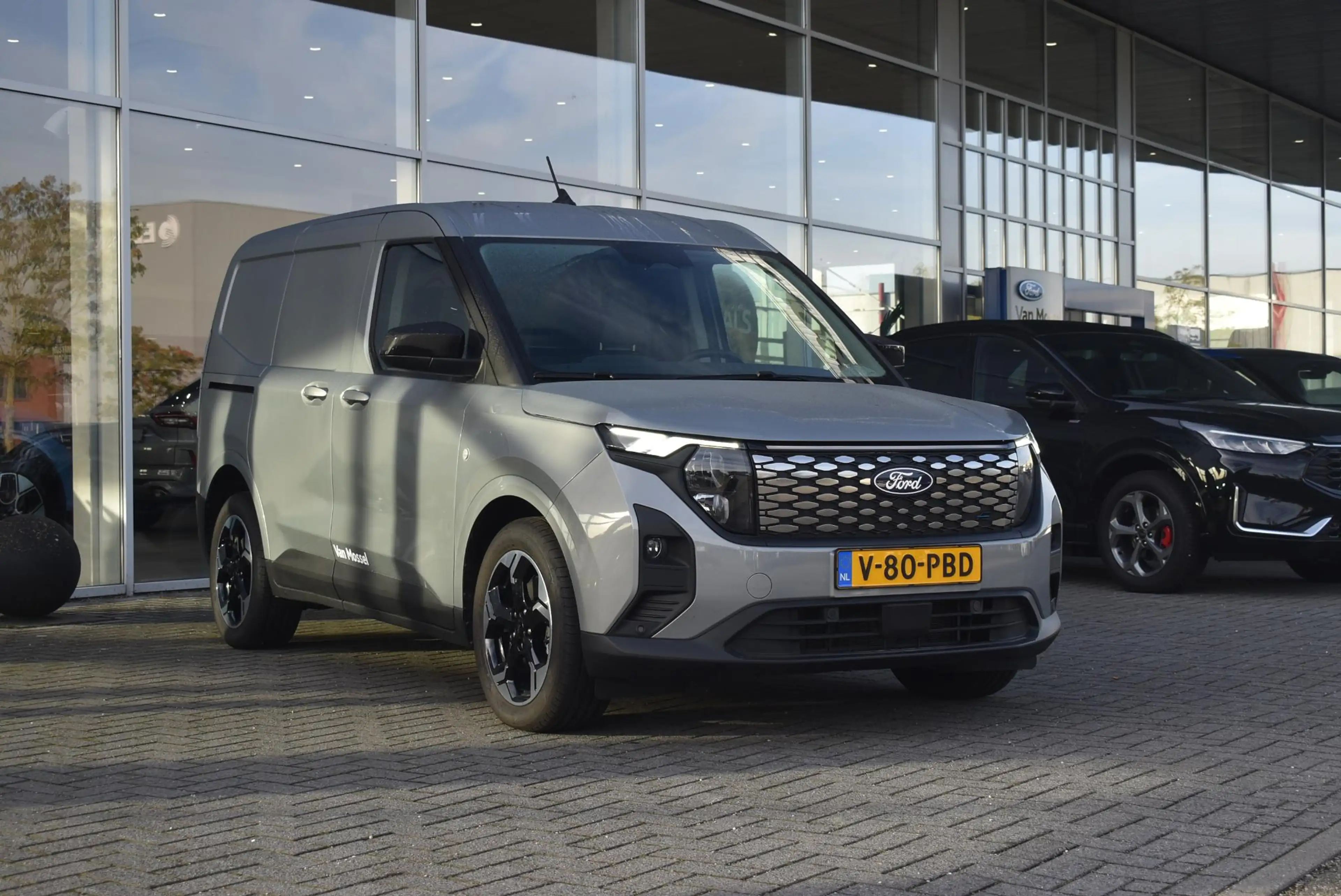 Ford Transit Courier E-Transit Limited 44 kWh | Climate Control | Adapt — photo 3