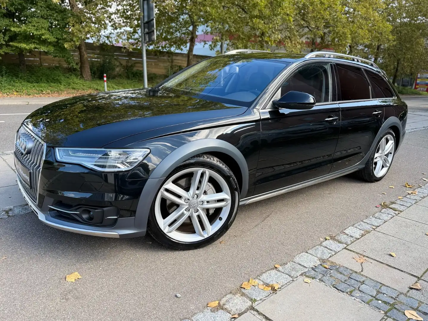 Audi A6 allroad Quat3.0 TDI/LEDER/360*/KEYYSGO/i HAND Schwarz - 2