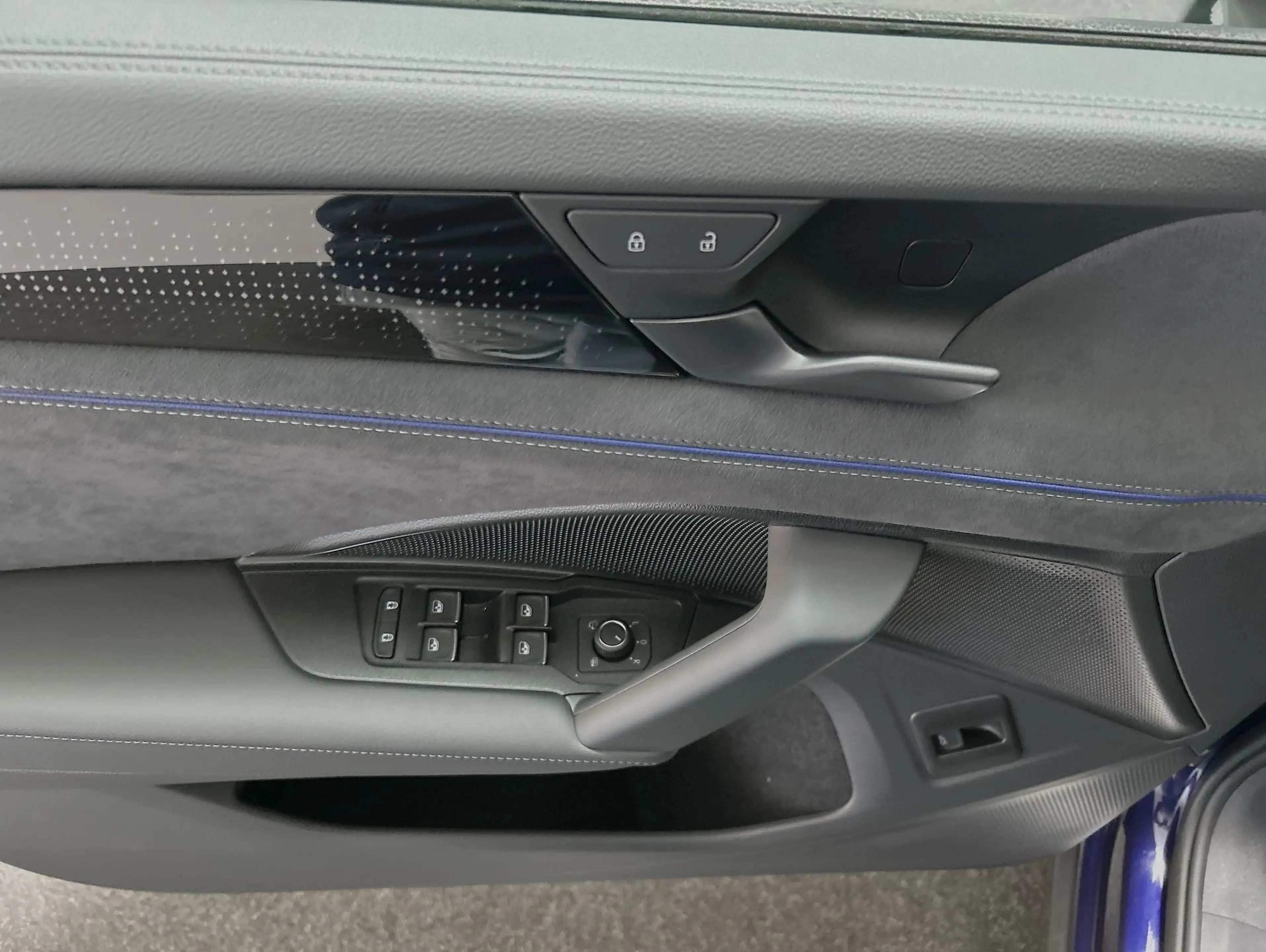 Volkswagen Tayron R-Line 1.5 eTSI DSG CarPlay Pano Black — photo 13