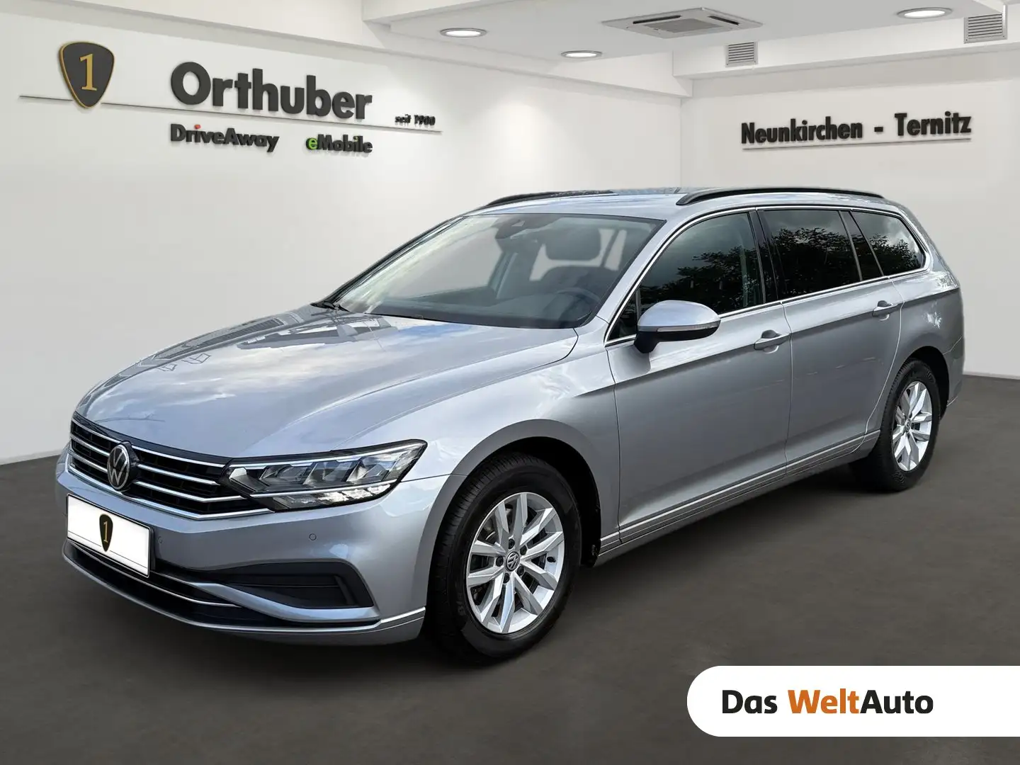 Volkswagen Passat Variant Business 2,0 SCR TDI DSG Silber - 1