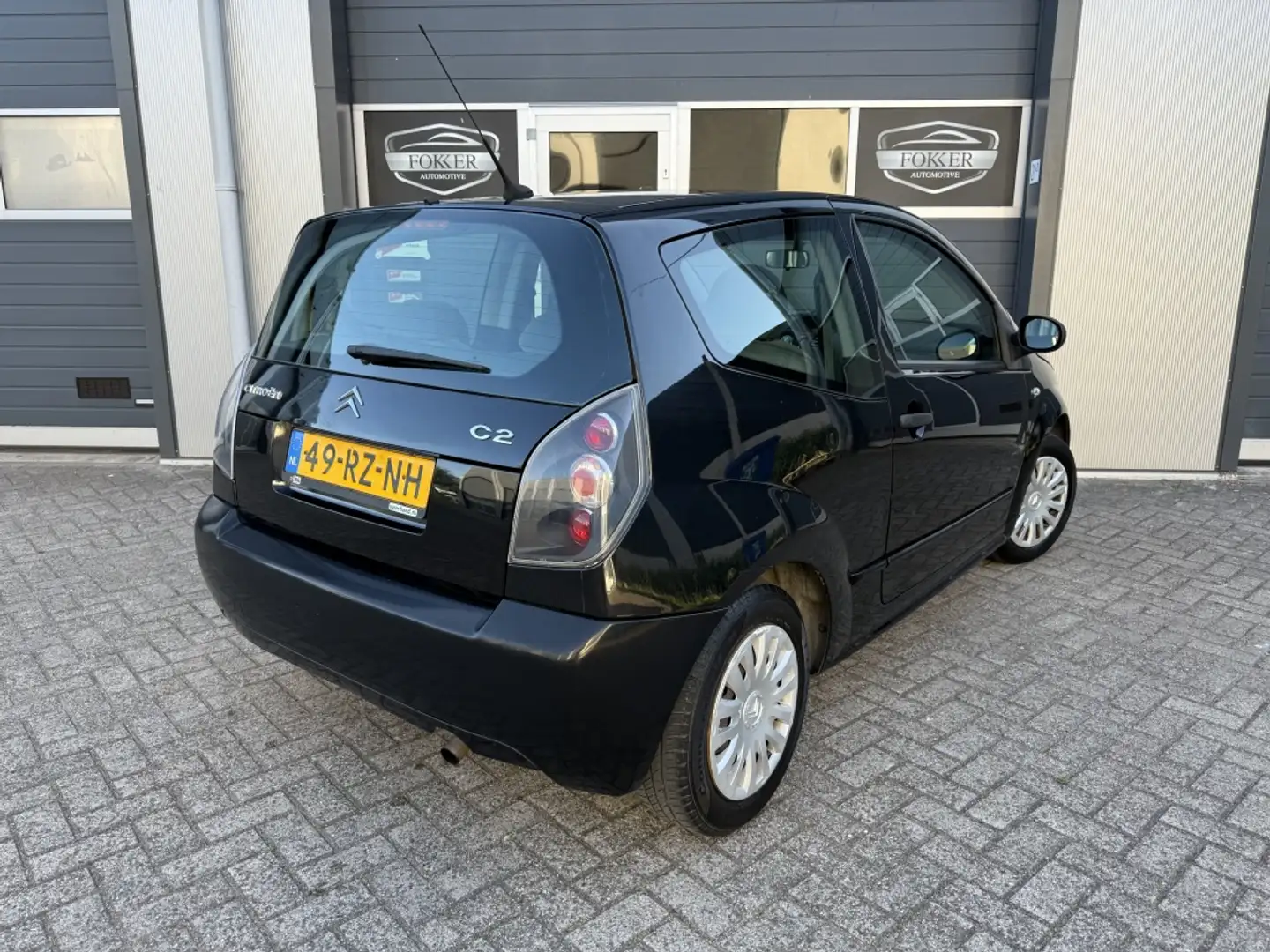 Citroen C2 1.1i Attraction NAP Airco Centrale D.V. elektrisch Zwart - 2