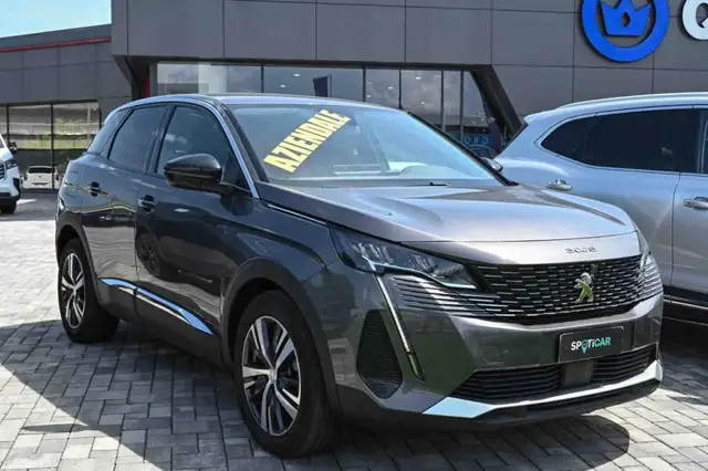 Peugeot 3008 view 3