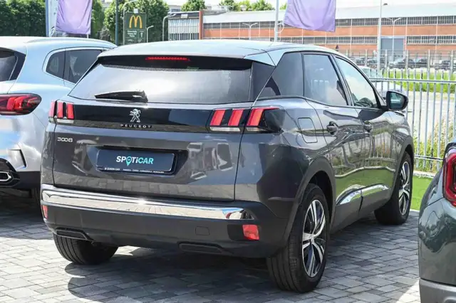 Peugeot 3008 view 4