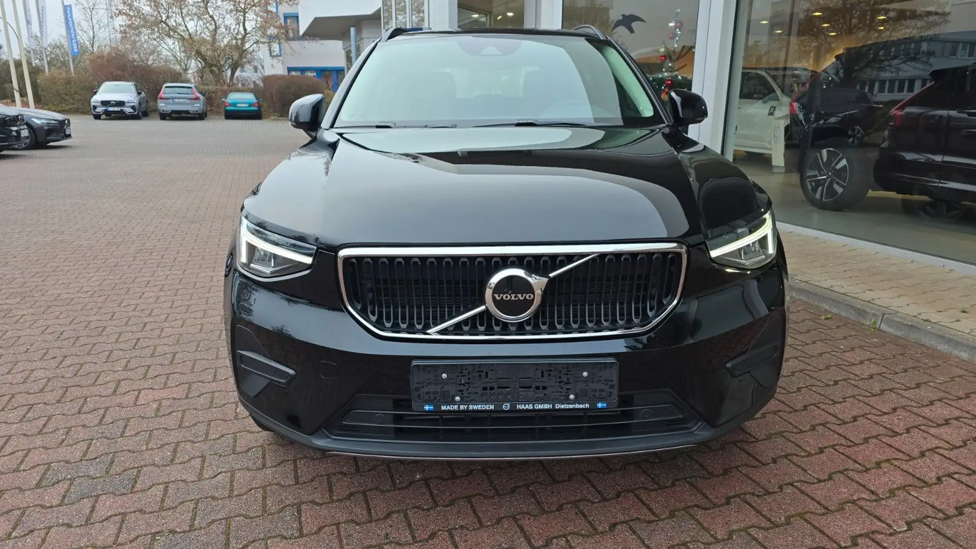 Volvo XC40 T2 Essential Schwarz - 2