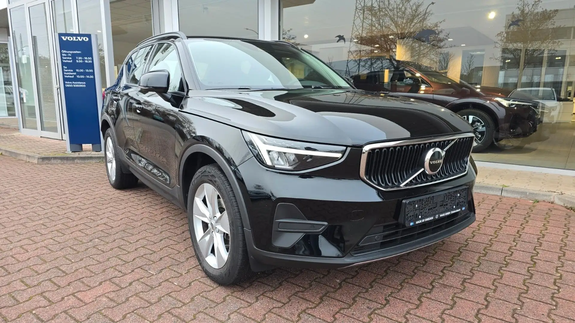Volvo XC40 T2 Essential Schwarz - 1