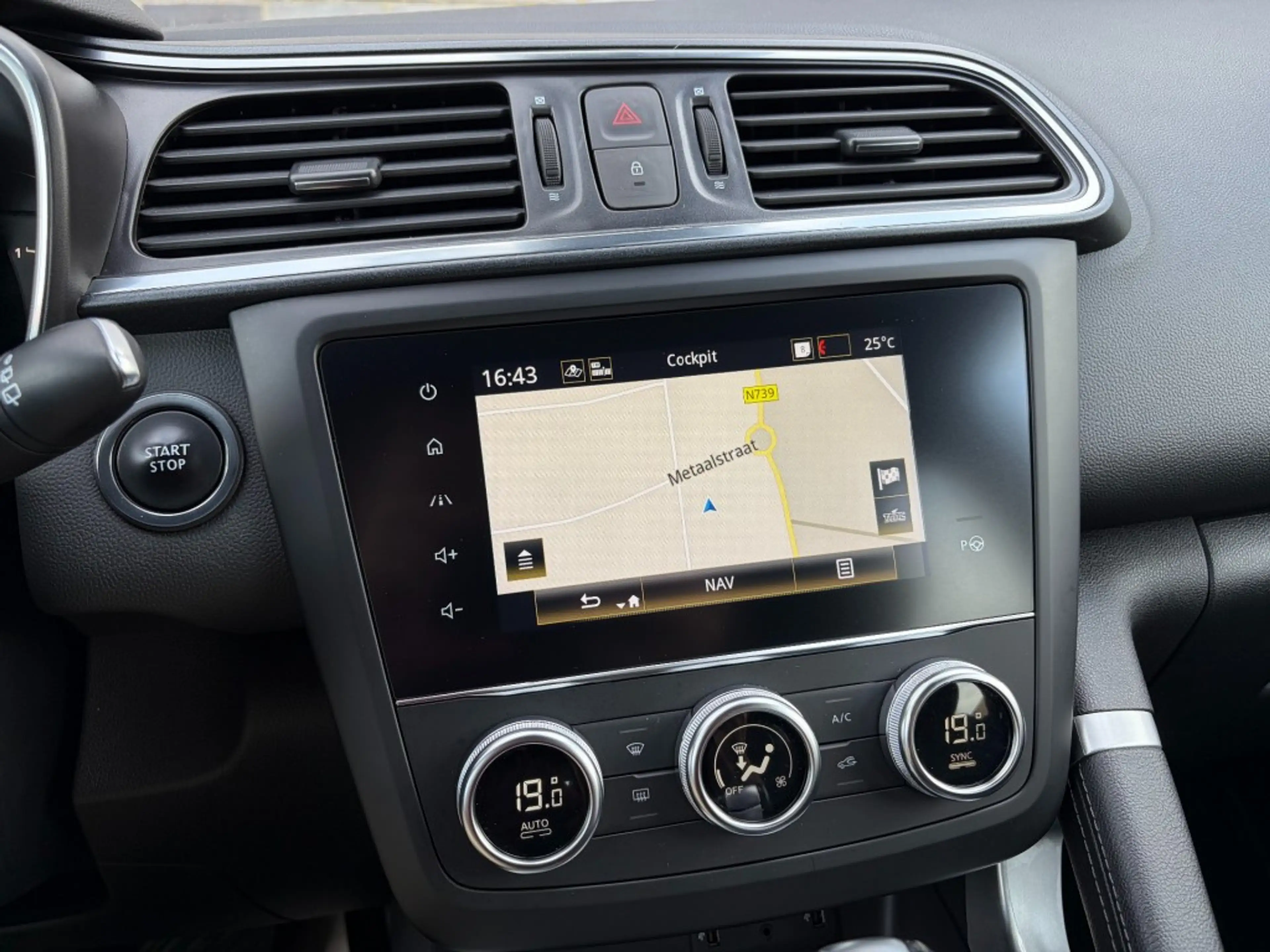 Renault Kadjar 1.3 TCE  NAVI - PANO - TREKH. - CAMERA — photo 9