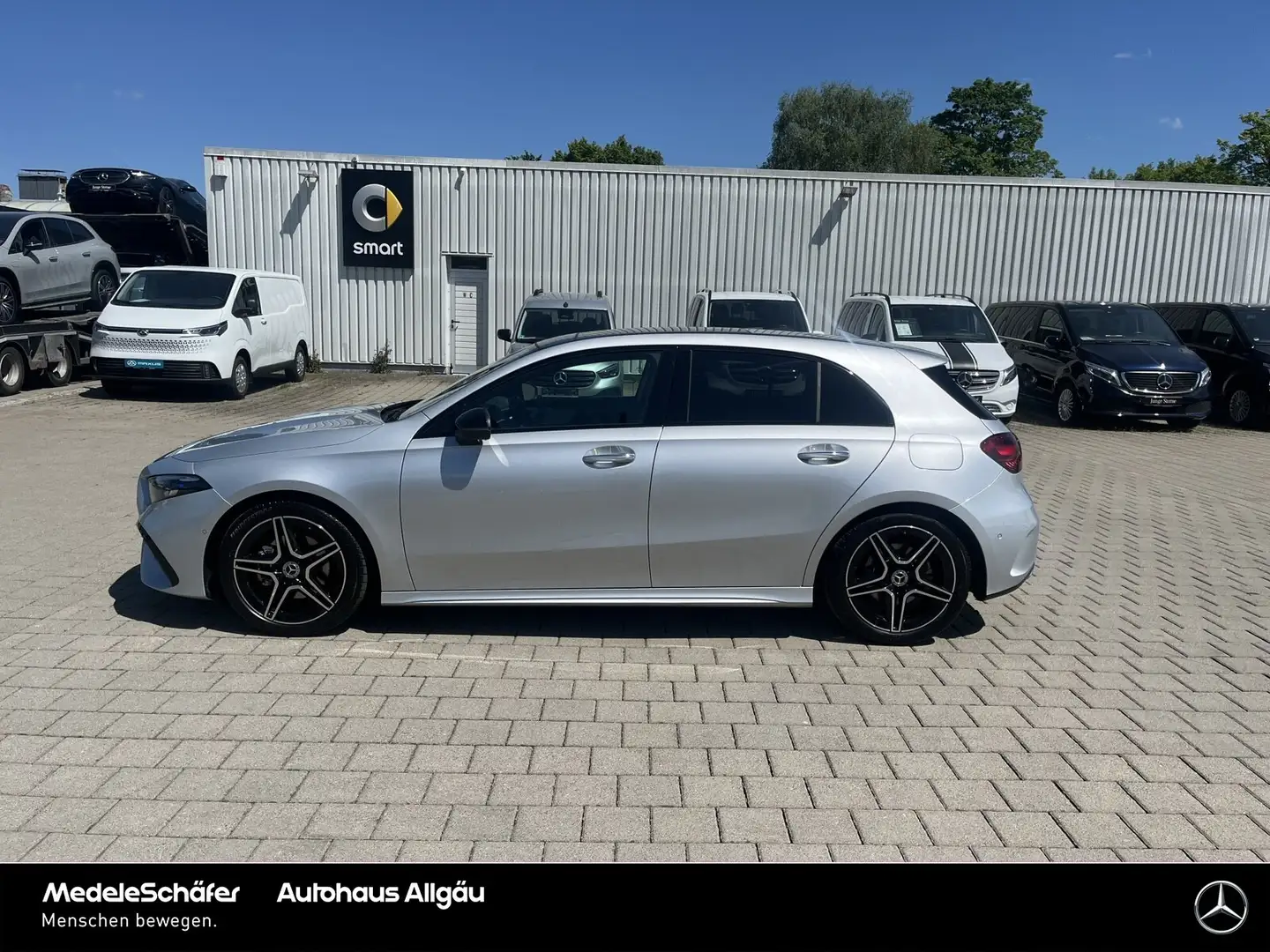 Mercedes-Benz A 200 A 200 AMG Night Distronic Pano HuD 360 KeylessGO Plateado - 2
