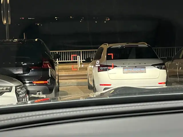 Mercedes-Benz E 350 Cabrio E350d AMG Line, Keramikversiegelt Ansicht 45